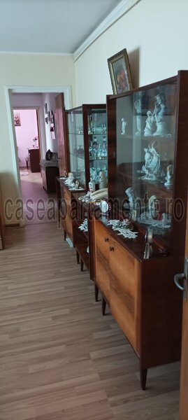 Obregia, 3 camere, semidecomandat, 67 mp, 4/4 termopane, usa metal, liber,