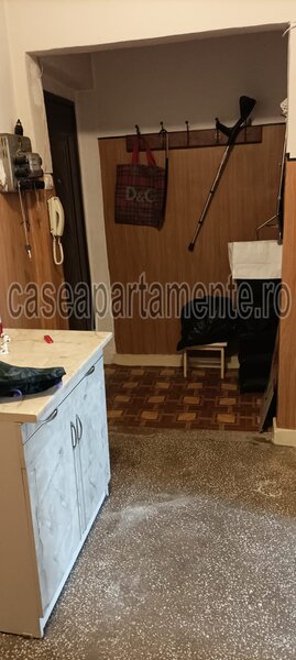 Obregia, 3 camere, semidecomandat, 67 mp, 4/4 termopane, usa metal, liber,