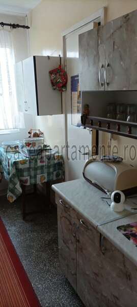 Obregia, 3 camere, semidecomandat, 67 mp, 4/4 termopane, usa metal, liber,